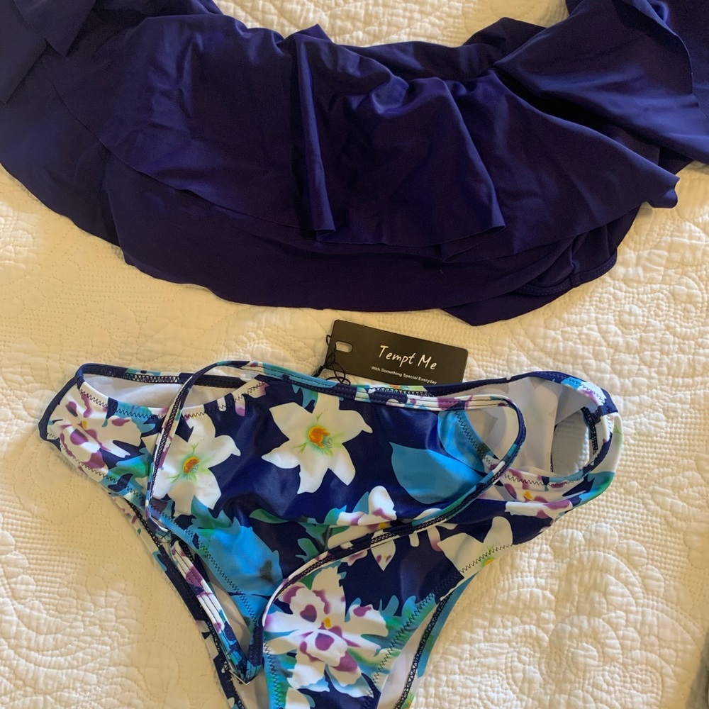 2 piece swimsuit by Tempt Me- Size L NWT - floral bottoms blue ruffle top